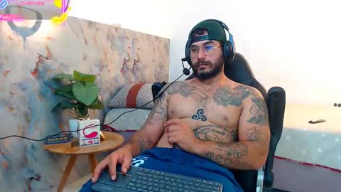 hanz_col online show from October 14, 11:33 am