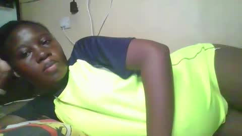 Snapshot of happy_dimple chatting on December 14, 8:02 pm happy_dimple online show from December 14, 8:02 pm