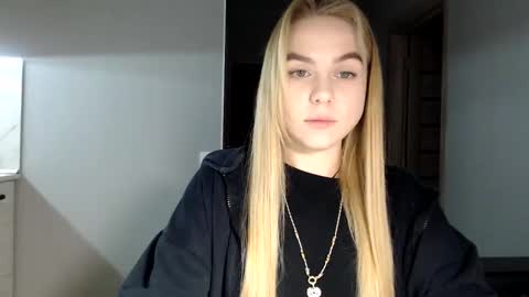 happy_fox_ online show from December 5, 11:07 pm