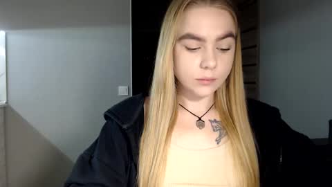 happy_fox_ online show from January 24, 8:54 pm