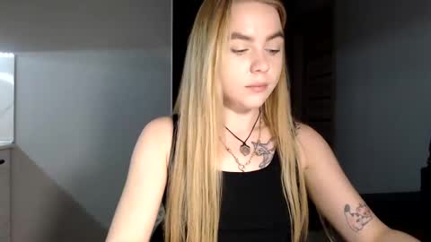 happy_fox_ online show from January 25, 8:42 pm