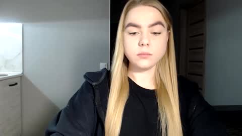 happy_fox_ online show from February 25, 5:47 pm