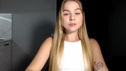 happy_fox_ online show from September 17, 8:32 pm