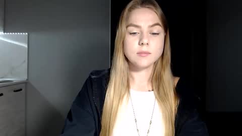 happy_fox_ online show from November 13, 2:16 pm