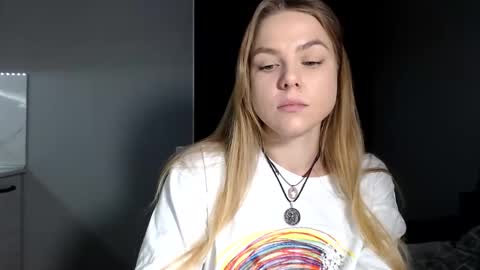 happy_fox_ online show from February 19, 6:37 pm