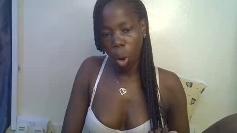 Snapshot of happy_kienyeji chatting on November 15, 6:44 am happy_kienyeji online show from November 15, 6:44 am