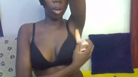 Snapshot of happy_kienyeji chatting on December 3, 4:49 pm happy_kienyeji online show from December 3, 4:49 pm