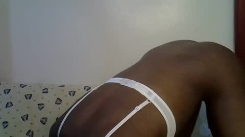 Snapshot of happy_kienyeji chatting on December 4, 4:55 am happy_kienyeji online show from December 4, 4:55 am