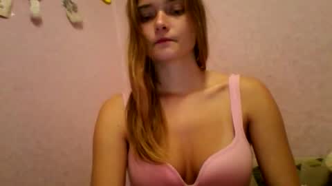 happyemily  online show from November 28, 9:17 pm