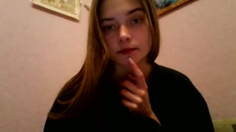 happyemily  online show from February 17, 10:16 pm