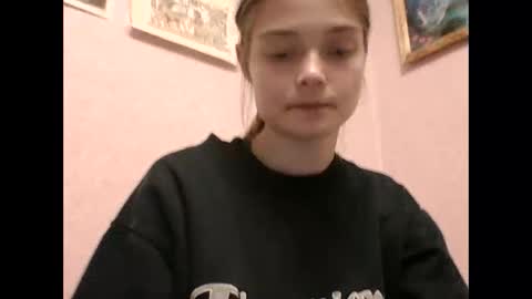 happyemily  online show from March 14, 9:53 pm