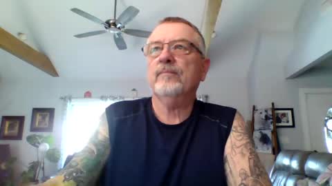happynudist7373 online show from June 24, 9:03 pm
