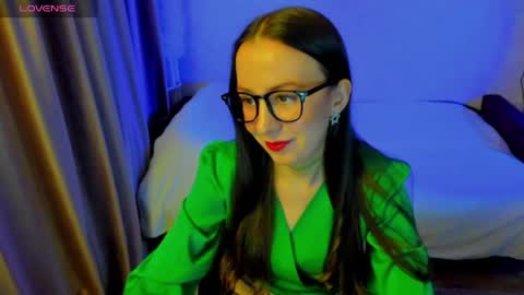 Stephanie online show from April 18, 7:51 pm