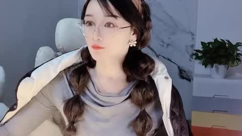 Snapshot of happysweetie168 chatting on December 13, 3:05 am Daisy online show from December 13, 3:05 am