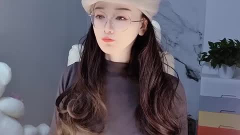 Snapshot of happysweetie168 chatting on December 16, 3:40 am Daisy online show from December 16, 3:40 am