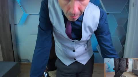Snapshot of hard_and_juici chatting on April 14, 11:05 am Steve online show from April 14, 11:05 am