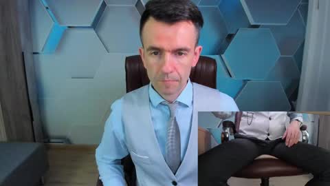 Snapshot of hard_and_juici chatting on April 16, 9:21 am Steve online show from April 16, 9:21 am