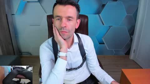 Snapshot of hard_and_juici chatting on April 23, 11:31 am Steve online show from April 23, 11:31 am