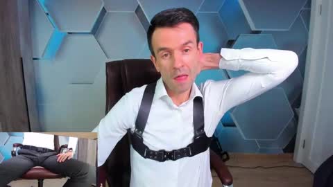 Snapshot of hard_and_juici chatting on May 5, 8:22 am Steve online show from May 5, 8:22 am