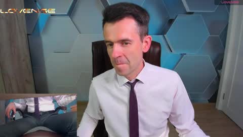Snapshot of hard_and_juici chatting on June 4, 11:27 am Steve online show from June 4, 11:27 am