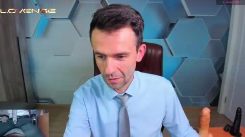 Snapshot of hard_and_juici chatting on June 6, 4:12 pm Steve online show from June 6, 4:12 pm