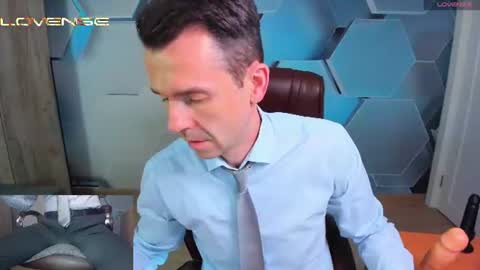 Snapshot of hard_and_juici chatting on June 8, 5:52 am Steve online show from June 8, 5:52 am