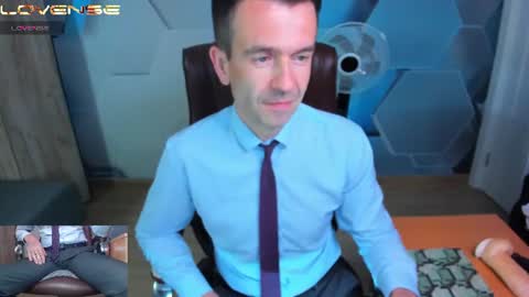 Snapshot of hard_and_juici chatting on July 6, 4:09 am Steve online show from July 6, 4:09 am