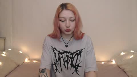 Snapshot of hardcore_x chatting on May 6, 9:42 pm Emily online show from May 6, 9:42 pm