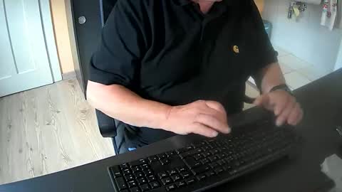 Snapshot of hardy3251 chatting on September 22, 10:17 am hardy3251 online show from September 22, 10:17 am