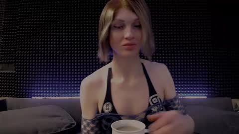 Miss Hardy online show from March 22, 3:32 am