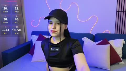 Snapshot of harleen_moore chatting on February 14, 1:29 pm Harleen online show from February 14, 1:29 pm