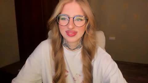 Julia online show from November 21, 5:39 am