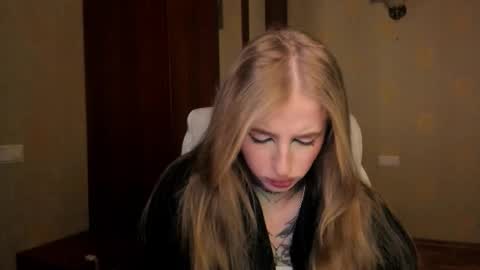 Julia online show from December 16, 5:12 am