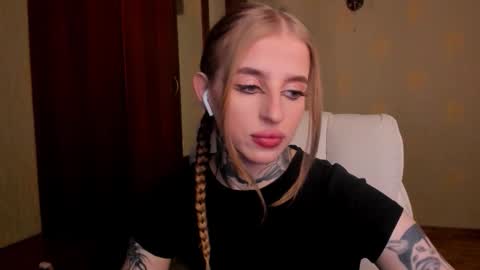 Snapshot of harley_kimm chatting on February 12, 5:02 am Julia online show from February 12, 5:02 am