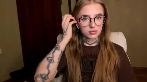 Snapshot of harley_kimm chatting on March 3, 4:51 am Julia online show from March 3, 4:51 am