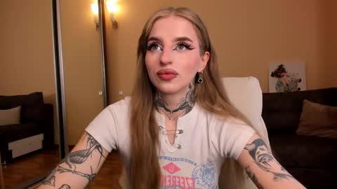 Snapshot of harley_kimm chatting on March 16, 6:28 am Julia online show from March 16, 6:28 am