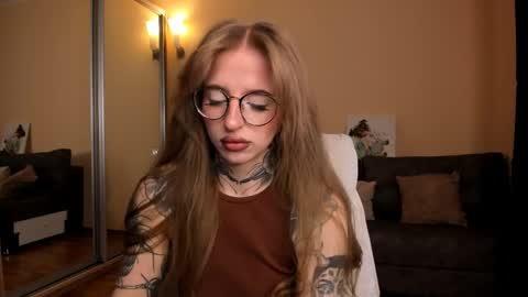 Snapshot of harley_kimm chatting on March 18, 4:59 am Julia online show from March 18, 4:59 am