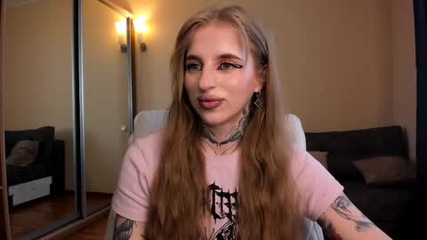 Snapshot of harley_kimm chatting on March 21, 5:01 am Julia online show from March 21, 5:01 am