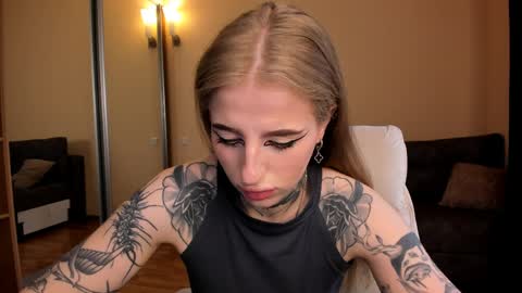 Snapshot of harley_kimm chatting on March 30, 5:19 am Julia online show from March 30, 5:19 am
