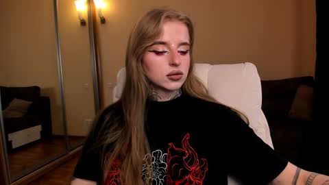 Snapshot of harley_kimm chatting on April 5, 5:15 am Julia online show from April 5, 5:15 am