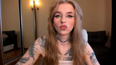 Snapshot of harley_kimm chatting on April 10, 5:34 am Julia online show from April 10, 5:34 am