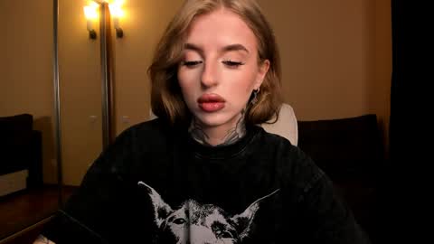 Snapshot of harley_kimm chatting on April 16, 5:08 am Julia online show from April 16, 5:08 am