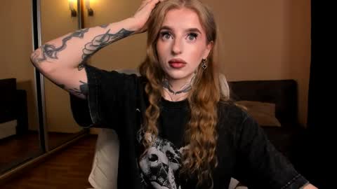Snapshot of harley_kimm chatting on April 24, 4:48 am Julia online show from April 24, 4:48 am