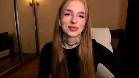 Snapshot of harley_kimm chatting on April 27, 5:16 am Julia online show from April 27, 5:16 am