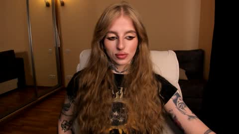 Snapshot of harley_kimm chatting on May 7, 5:35 am Julia online show from May 7, 5:35 am