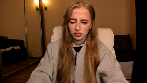 Snapshot of harley_kimm chatting on May 16, 5:15 am Julia online show from May 16, 5:15 am