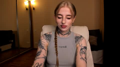 Snapshot of harley_kimm chatting on May 17, 4:54 am Julia online show from May 17, 4:54 am
