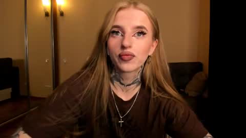 Snapshot of harley_kimm chatting on June 17, 5:43 am Julia online show from June 17, 5:43 am