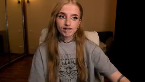Snapshot of harley_kimm chatting on June 18, 5:08 am Julia online show from June 18, 5:08 am