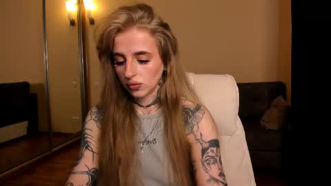 Snapshot of harley_kimm chatting on June 19, 5:56 am Julia online show from June 19, 5:56 am